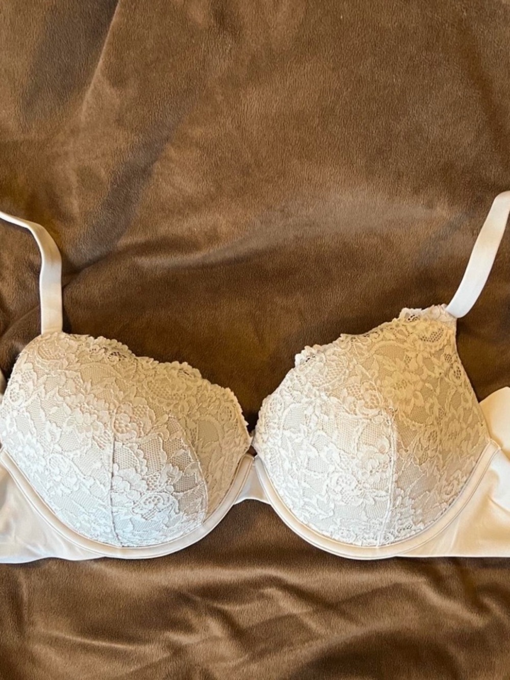 SKIMS Lace Underwire Bra in Ivory